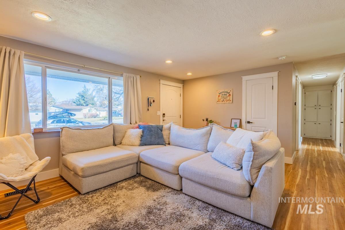 6701 W Kirkwood, Boise, Idaho 83709, 6 Bedrooms, 2 Bathrooms, Residential For Sale, Price $564,900, 98975993