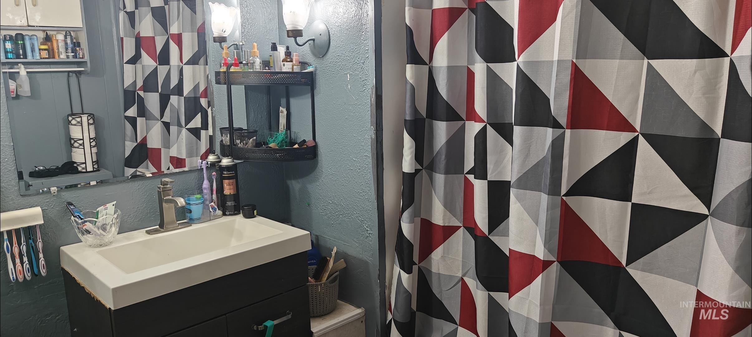 818 N Illinois Ave, Caldwell, Idaho 83605, 2 Bedrooms, 1 Bathroom, Residential For Sale, Price $40,000, 98975995