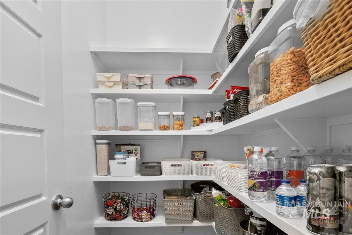 5288 W Maggio Dr, Meridian, Idaho 83646, 5 Bedrooms, 4.5 Bathrooms, Residential For Sale, Price $980,000,MLS 98975999