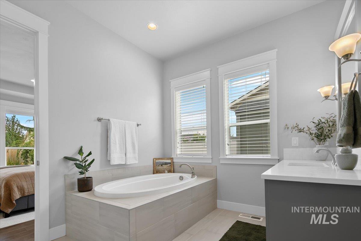 5288 W Maggio Dr, Meridian, Idaho 83646, 5 Bedrooms, 4.5 Bathrooms, Residential For Sale, Price $980,000,MLS 98975999