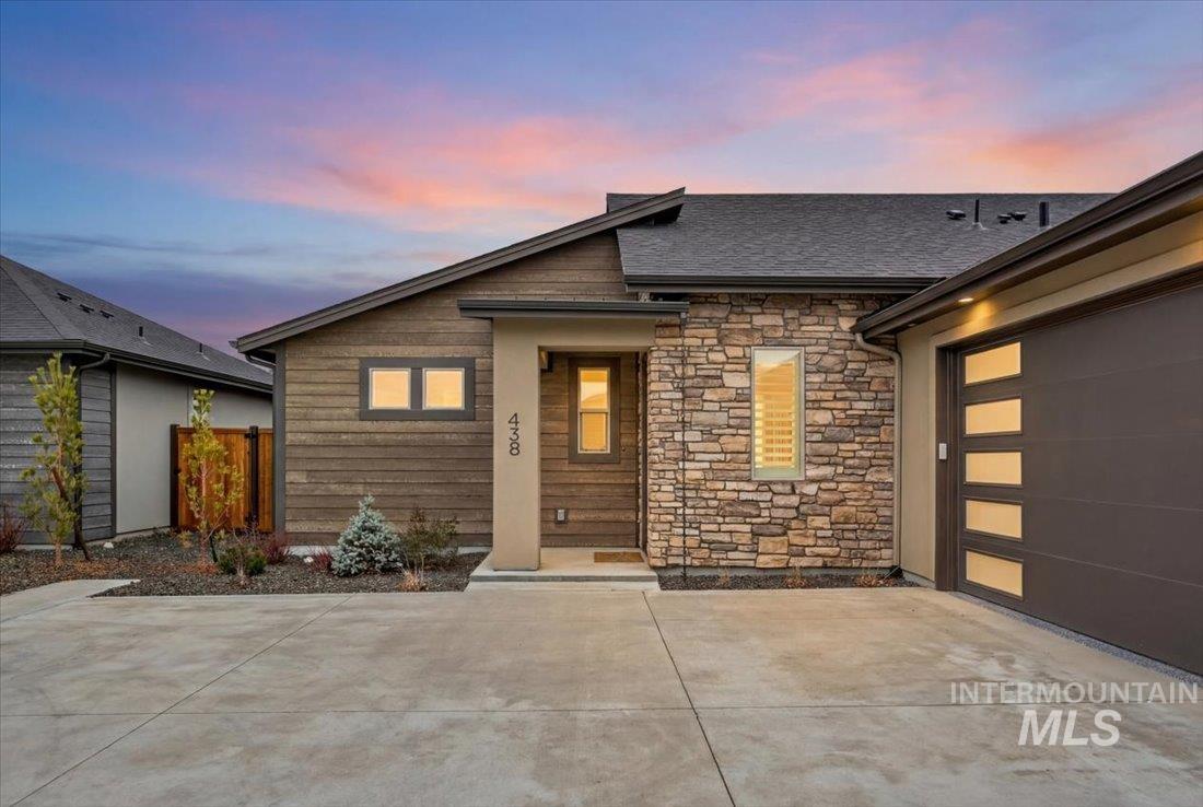 438 S Big Star Ln, Eagle, Idaho 83616, 3 Bedrooms, 2 Bathrooms, Residential For Sale, Price $588,800, 98976001