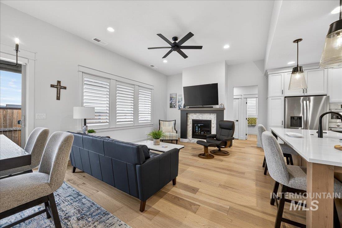 438 S Big Star Ln, Eagle, Idaho 83616, 3 Bedrooms, 2 Bathrooms, Residential For Sale, Price $588,800, 98976001