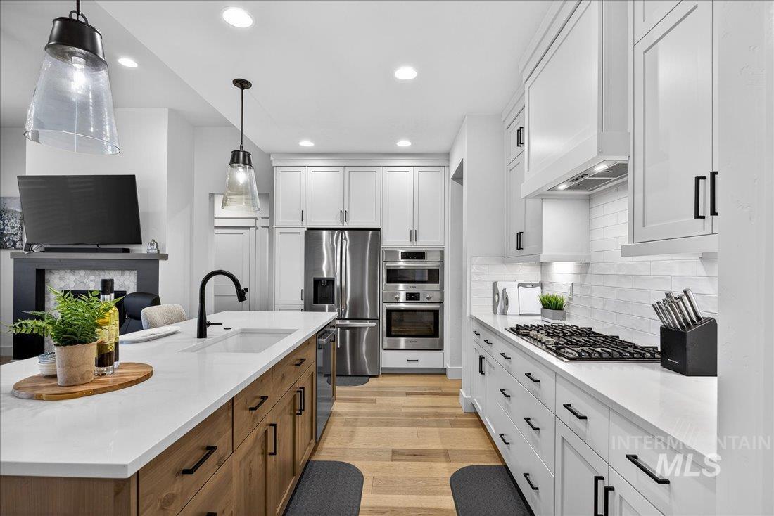 438 S Big Star Ln, Eagle, Idaho 83616, 3 Bedrooms, 2 Bathrooms, Residential For Sale, Price $588,800, 98976001