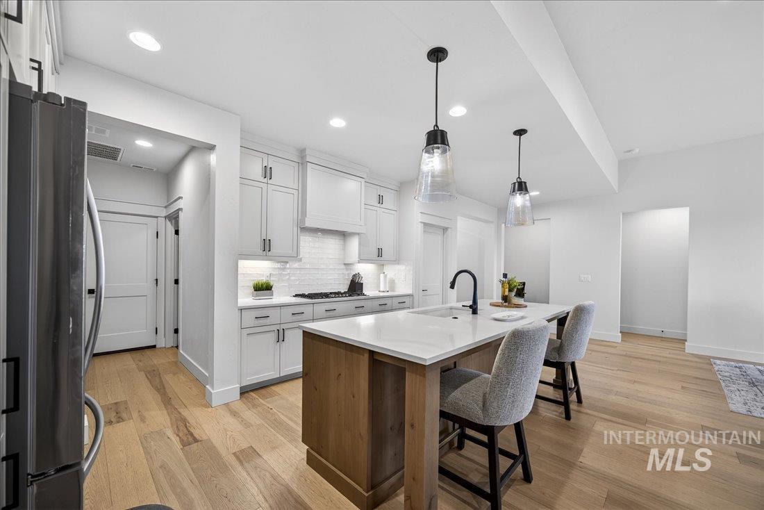 438 S Big Star Ln, Eagle, Idaho 83616, 3 Bedrooms, 2 Bathrooms, Residential For Sale, Price $588,800, 98976001