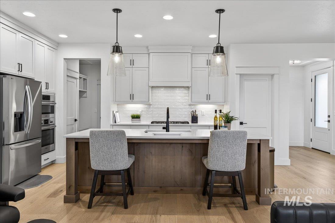 438 S Big Star Ln, Eagle, Idaho 83616, 3 Bedrooms, 2 Bathrooms, Residential For Sale, Price $588,800, 98976001