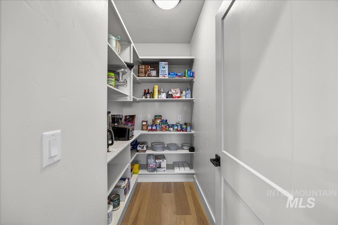 438 S Big Star Ln, Eagle, Idaho 83616, 3 Bedrooms, 2 Bathrooms, Residential For Sale, Price $588,800, 98976001