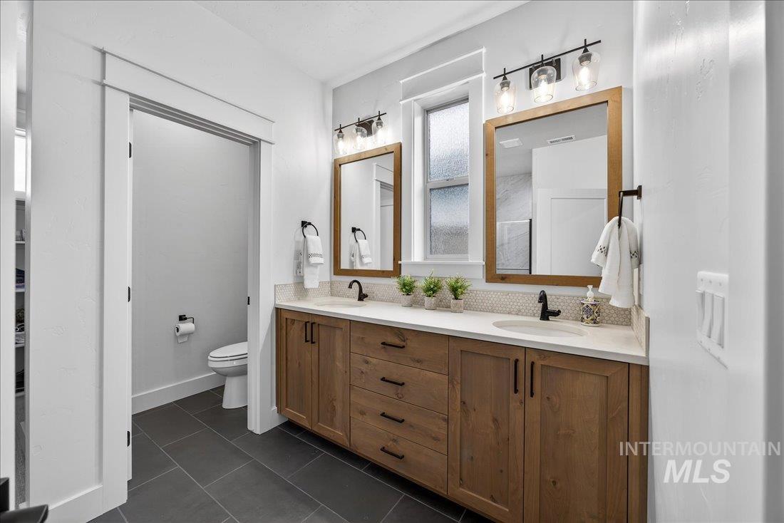 438 S Big Star Ln, Eagle, Idaho 83616, 3 Bedrooms, 2 Bathrooms, Residential For Sale, Price $588,800, 98976001