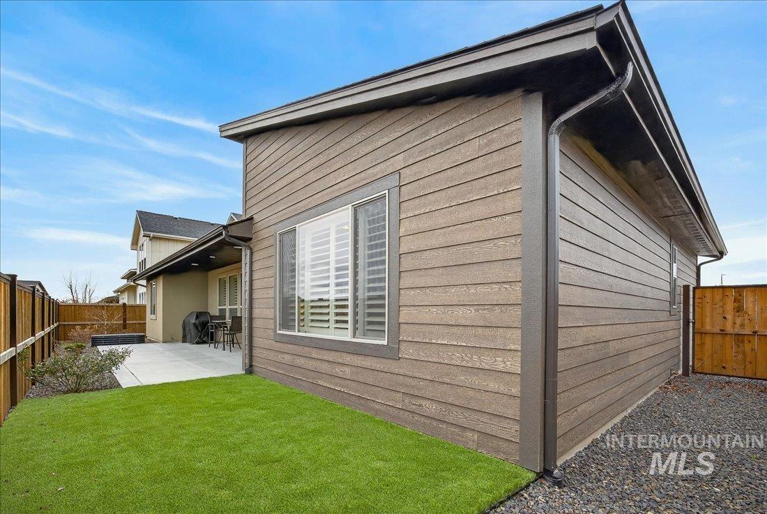 438 S Big Star Ln, Eagle, Idaho 83616, 3 Bedrooms, 2 Bathrooms, Residential For Sale, Price $588,800, 98976001