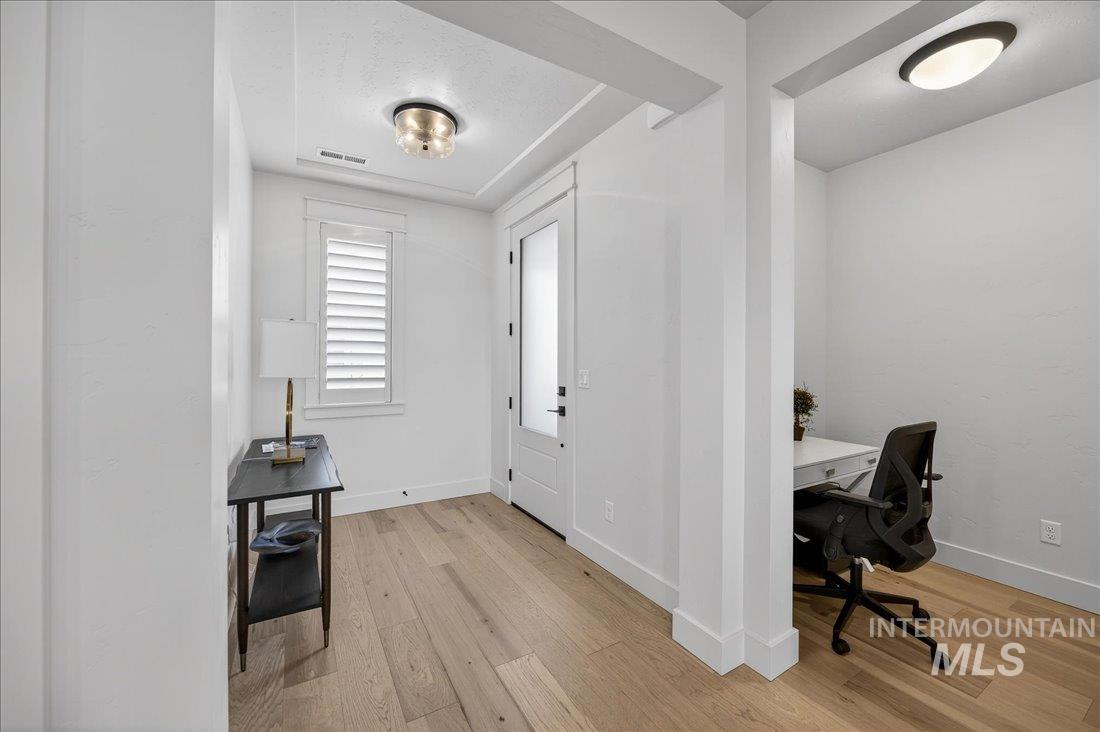 438 S Big Star Ln, Eagle, Idaho 83616, 3 Bedrooms, 2 Bathrooms, Residential For Sale, Price $588,800, 98976001