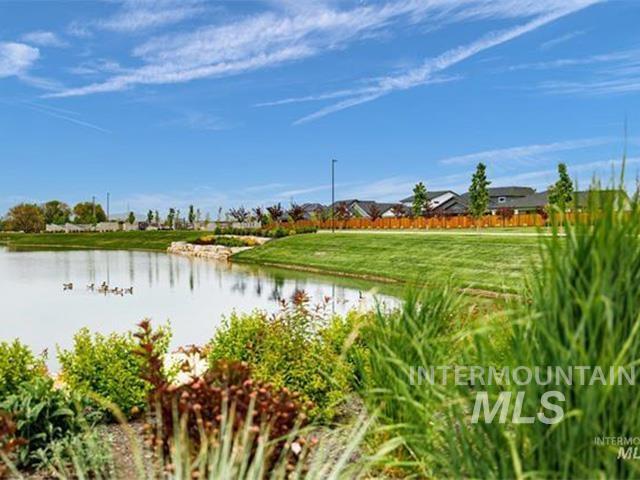 438 S Big Star Ln, Eagle, Idaho 83616, 3 Bedrooms, 2 Bathrooms, Residential For Sale, Price $588,800,MLS 98976001