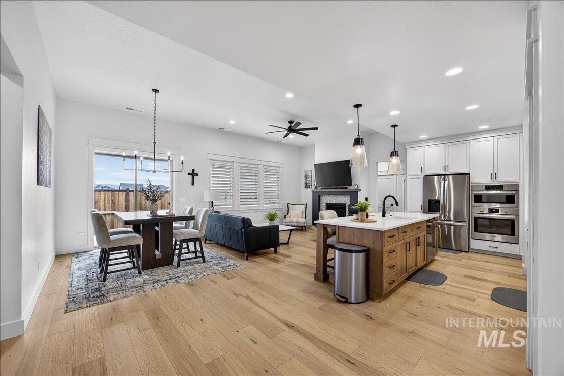 438 S Big Star Ln, Eagle, Idaho 83616, 3 Bedrooms, 2 Bathrooms, Residential For Sale, Price $588,800, 98976001