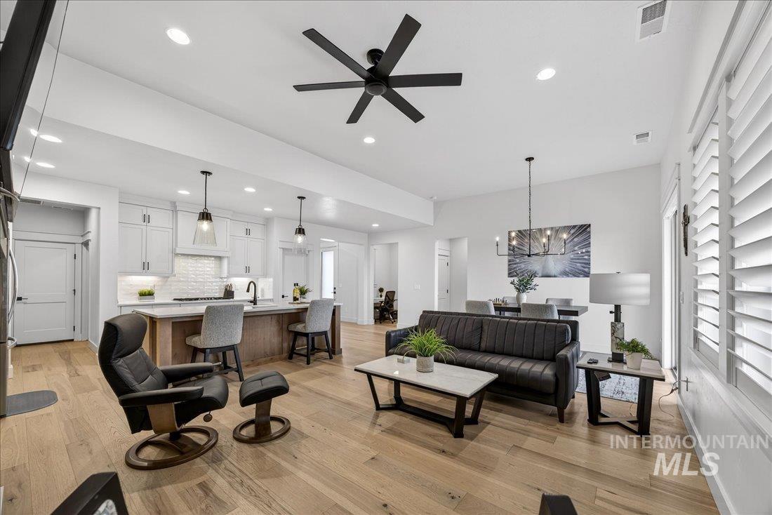 438 S Big Star Ln, Eagle, Idaho 83616, 3 Bedrooms, 2 Bathrooms, Residential For Sale, Price $588,800, 98976001