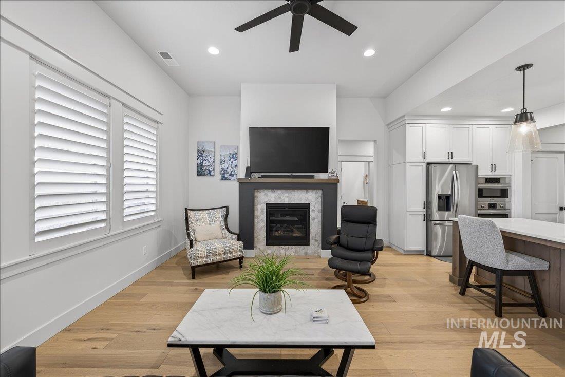 438 S Big Star Ln, Eagle, Idaho 83616, 3 Bedrooms, 2 Bathrooms, Residential For Sale, Price $588,800, 98976001