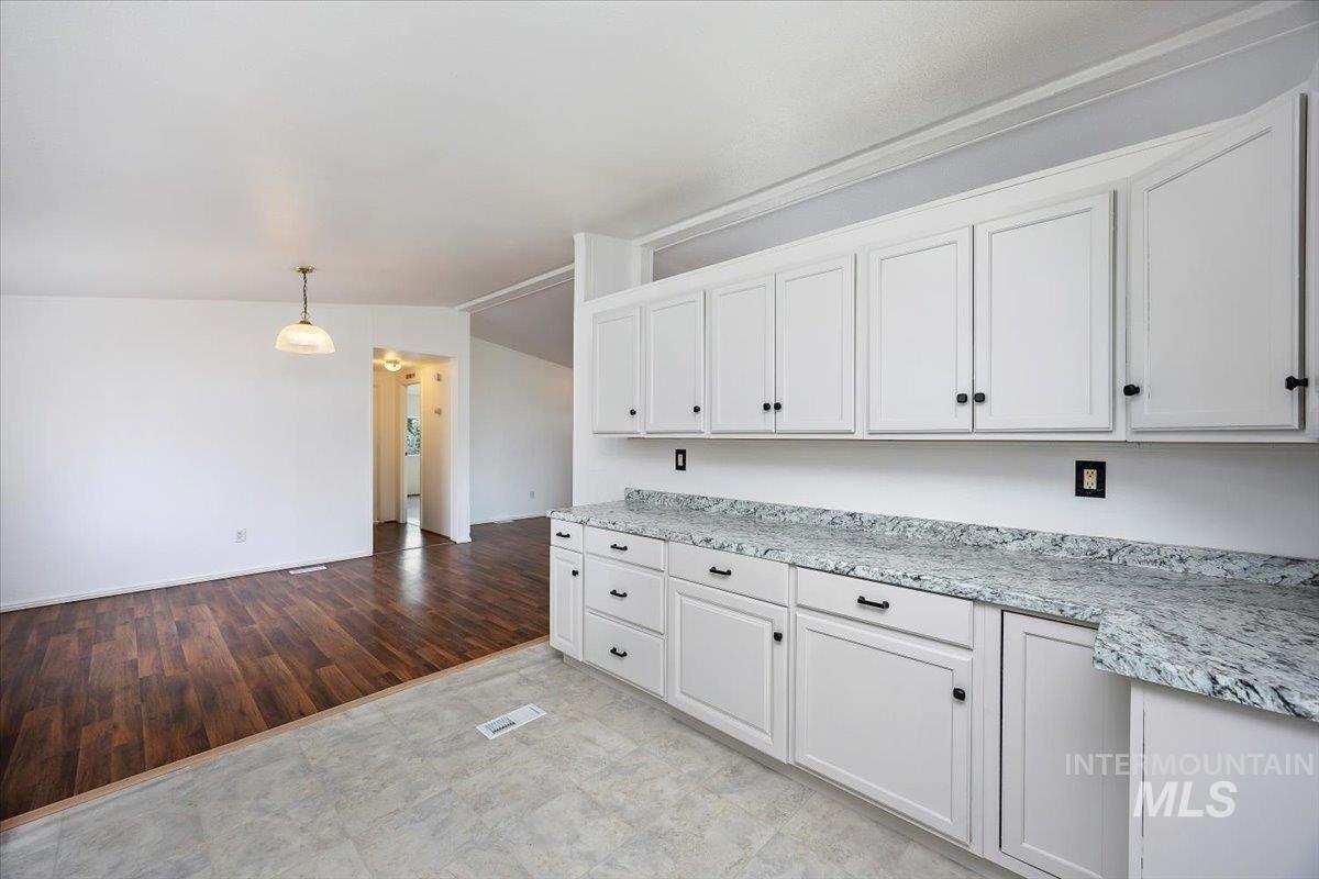 600 S Date st, Jerome, Idaho 83338, 3 Bedrooms, 2 Bathrooms, Residential For Sale, Price $329,900, 98976002