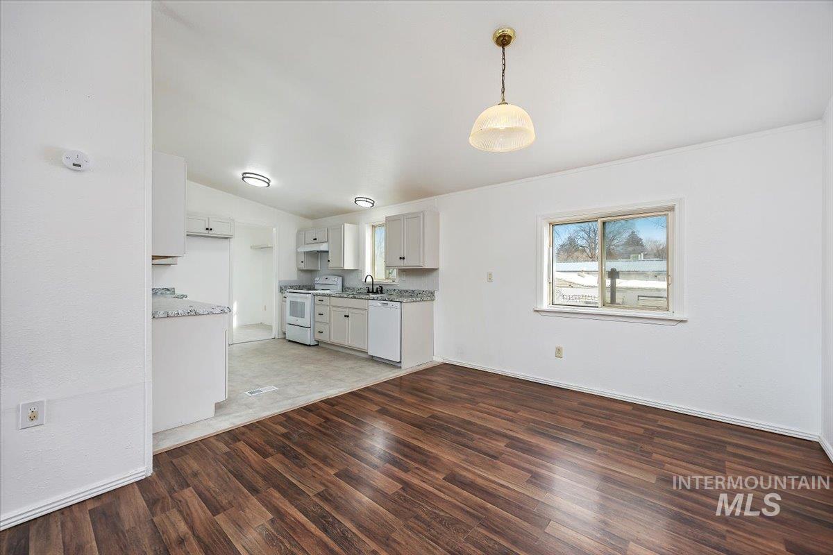 600 S Date st, Jerome, Idaho 83338, 3 Bedrooms, 2 Bathrooms, Residential For Sale, Price $329,900, 98976002