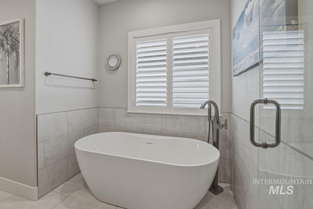 2278 N Waggle Place, Meridian, Idaho 83642, 3 Bedrooms, 3 Bathrooms, Residential For Sale, Price $739,900, 98976003