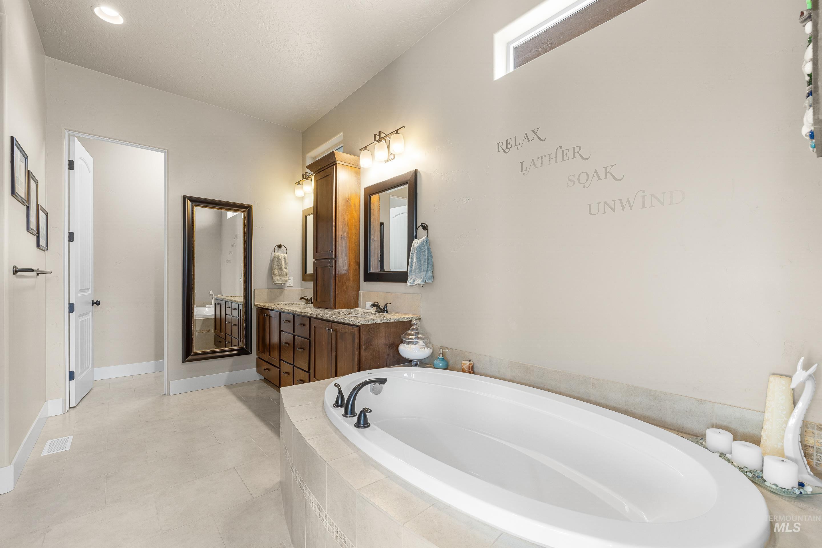 2037 W Sagwon, Kuna, Idaho 83634, 3 Bedrooms, 2 Bathrooms, Residential For Sale, Price $828,000, 98976005