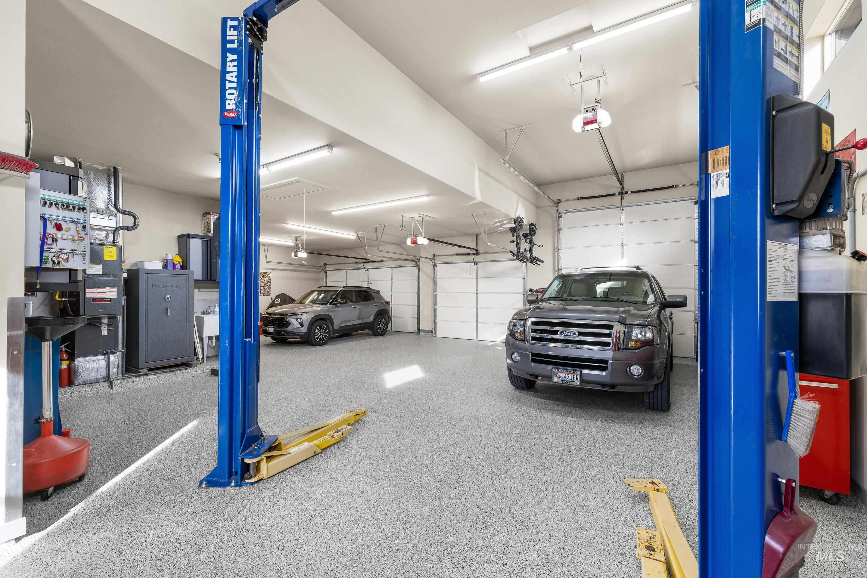 2037 W Sagwon, Kuna, Idaho 83634, 3 Bedrooms, 2 Bathrooms, Residential For Sale, Price $828,000, 98976005