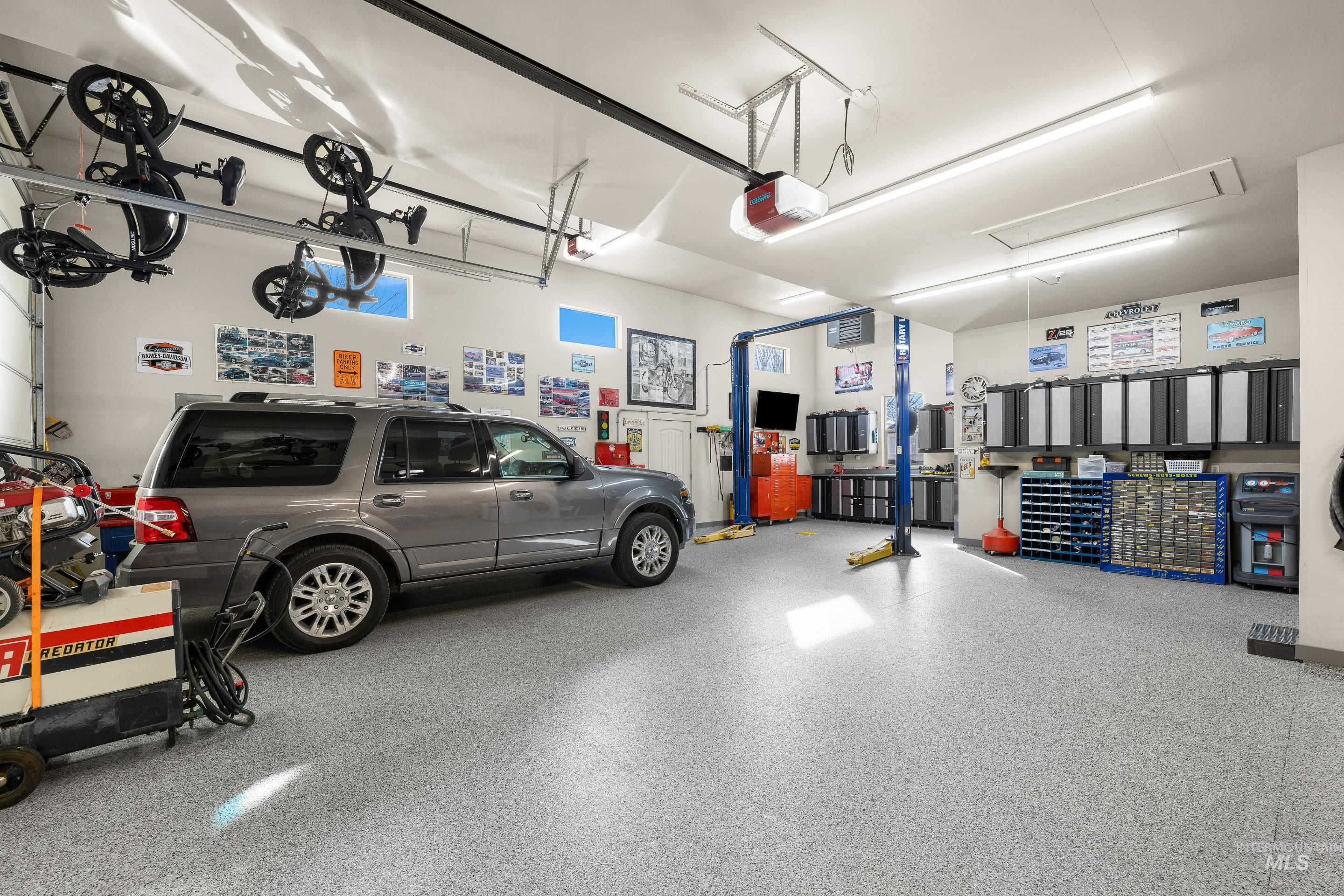 2037 W Sagwon, Kuna, Idaho 83634, 3 Bedrooms, 2 Bathrooms, Residential For Sale, Price $828,000, 98976005