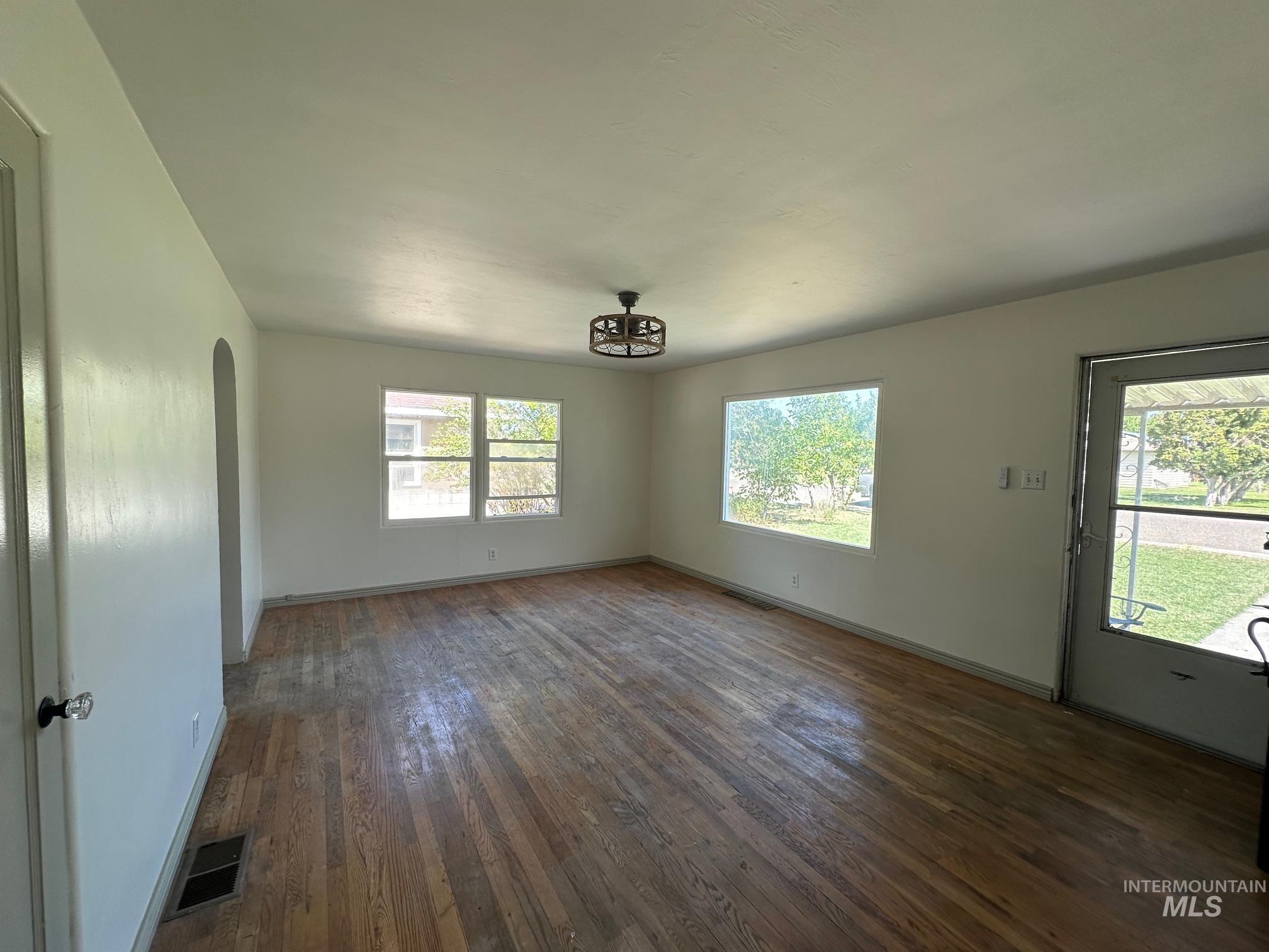 264 SW 10th Ave, Ontario, Idaho 97914, 3 Bedrooms, 2 Bathrooms, Residential For Sale, Price $259,900, 98976006