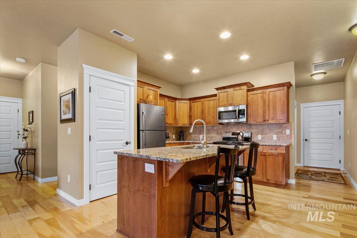 2986 N Cloverdale Rd., Boise, Idaho 83713, 2 Bedrooms, 2 Bathrooms, Residential For Sale, Price $445,000, 98976007