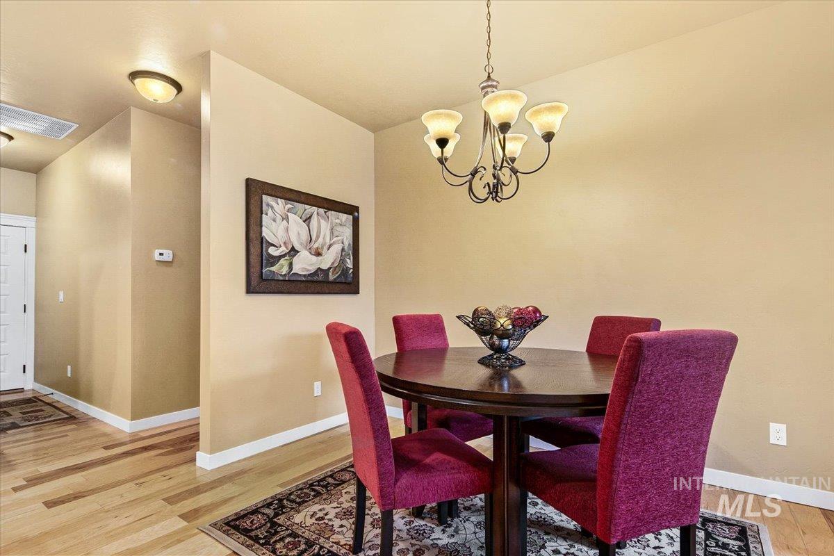 2986 N Cloverdale Rd., Boise, Idaho 83713, 2 Bedrooms, 2 Bathrooms, Residential For Sale, Price $445,000, 98976007