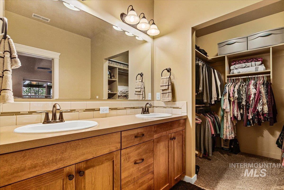 2986 N Cloverdale Rd., Boise, Idaho 83713, 2 Bedrooms, 2 Bathrooms, Residential For Sale, Price $445,000, 98976007