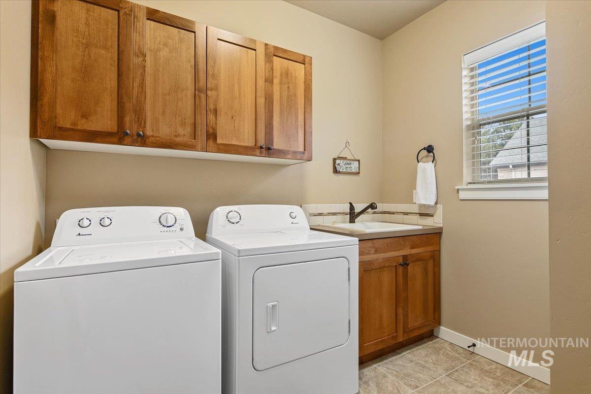 2986 N Cloverdale Rd., Boise, Idaho 83713, 2 Bedrooms, 2 Bathrooms, Residential For Sale, Price $445,000, 98976007