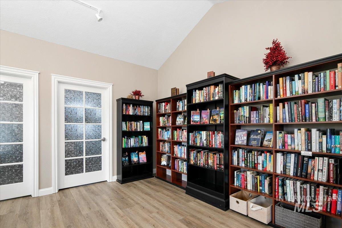 2986 N Cloverdale Rd., Boise, Idaho 83713, 2 Bedrooms, 2 Bathrooms, Residential For Sale, Price $445,000, 98976007