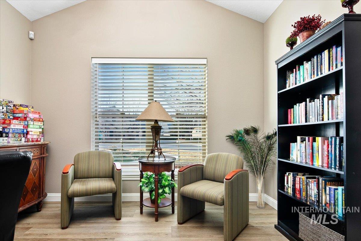 2986 N Cloverdale Rd., Boise, Idaho 83713, 2 Bedrooms, 2 Bathrooms, Residential For Sale, Price $445,000, 98976007