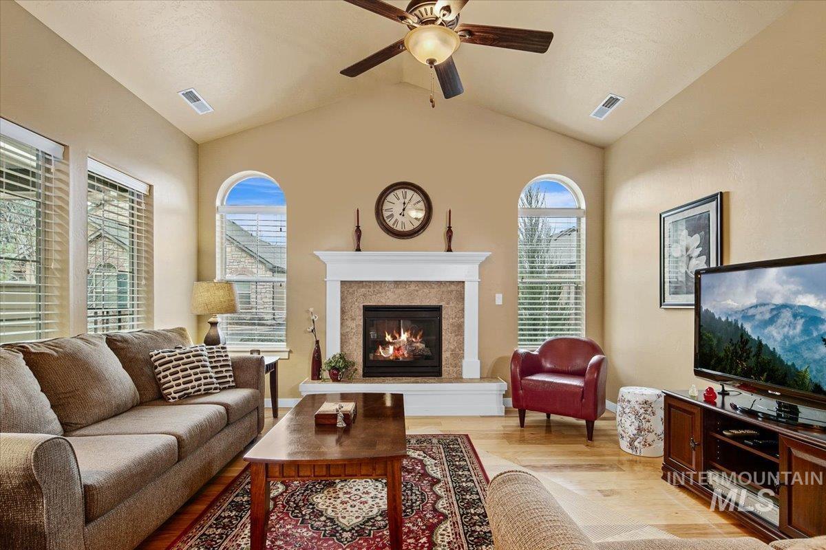 2986 N Cloverdale Rd., Boise, Idaho 83713, 2 Bedrooms, 2 Bathrooms, Residential For Sale, Price $445,000, 98976007