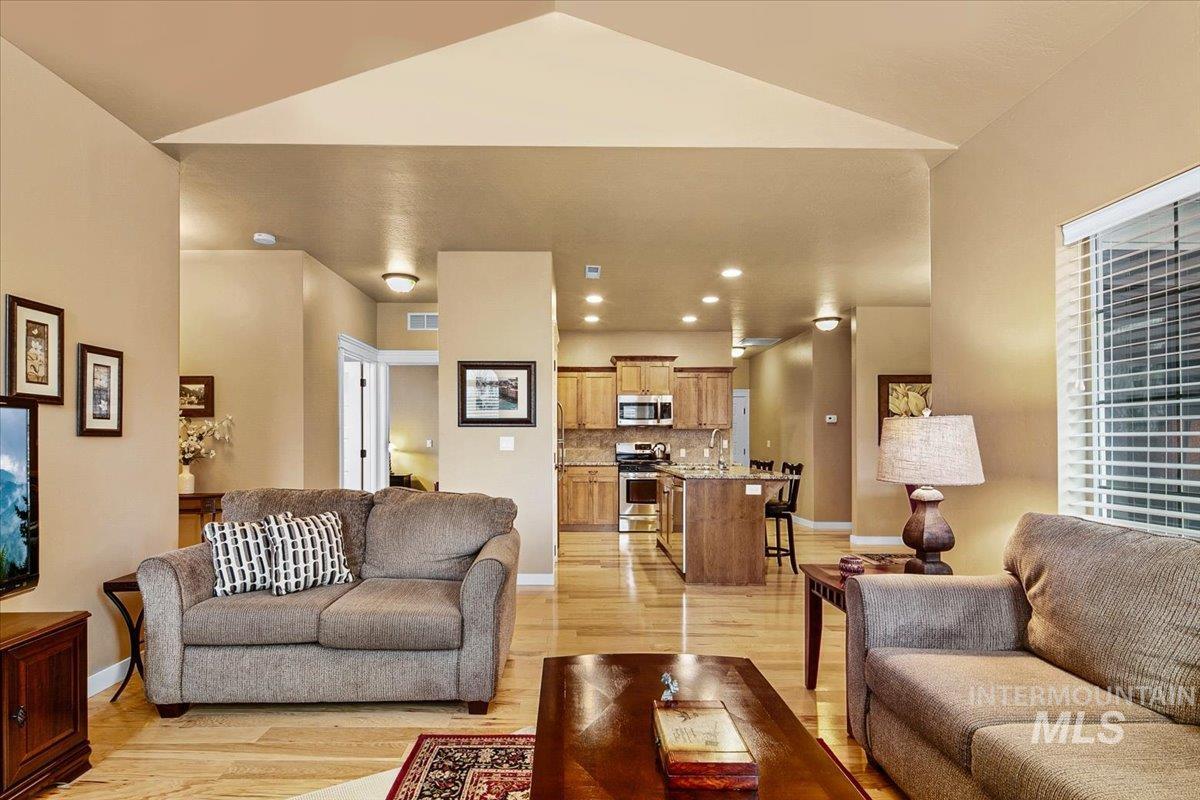 2986 N Cloverdale Rd., Boise, Idaho 83713, 2 Bedrooms, 2 Bathrooms, Residential For Sale, Price $445,000, 98976007