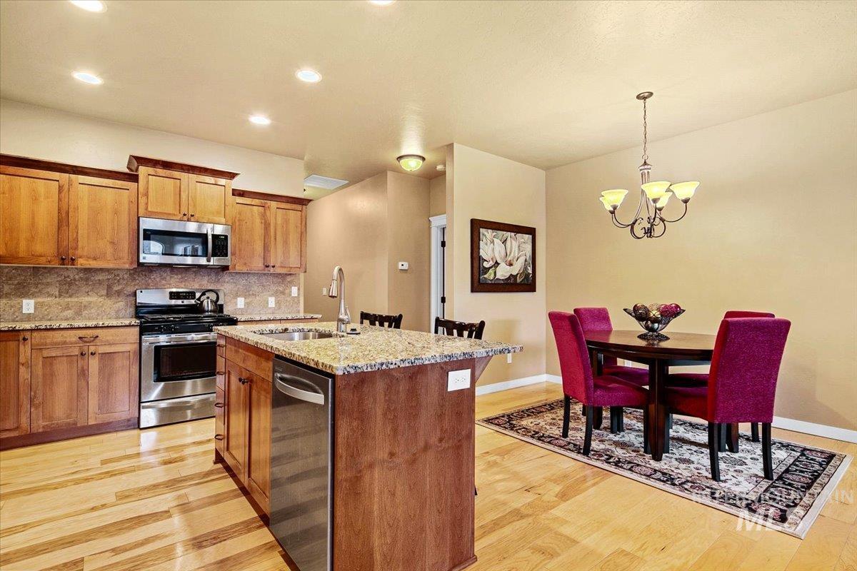 2986 N Cloverdale Rd., Boise, Idaho 83713, 2 Bedrooms, 2 Bathrooms, Residential For Sale, Price $445,000, 98976007