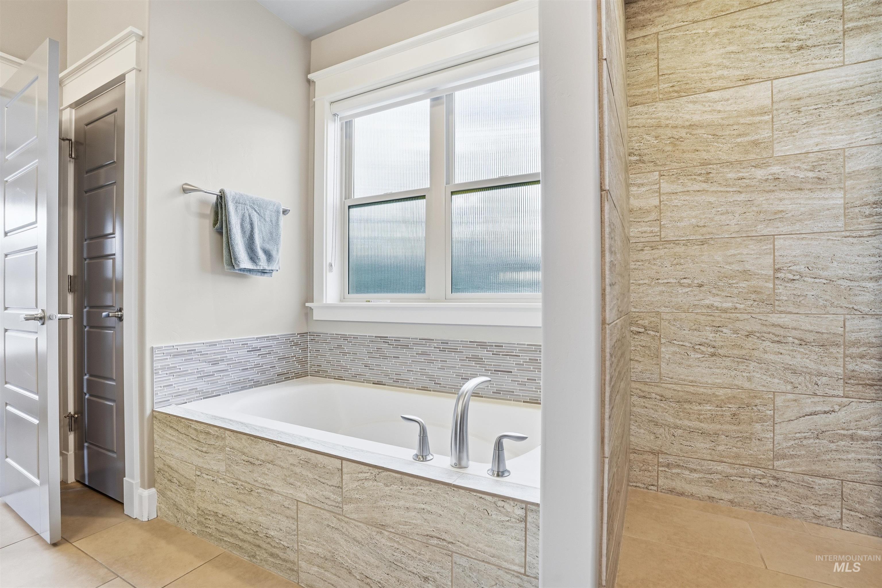 3765 W Dublin Dr, Eagle, Idaho 83616, 3 Bedrooms, 2.5 Bathrooms, Residential For Sale, Price $960,000,MLS 98976009