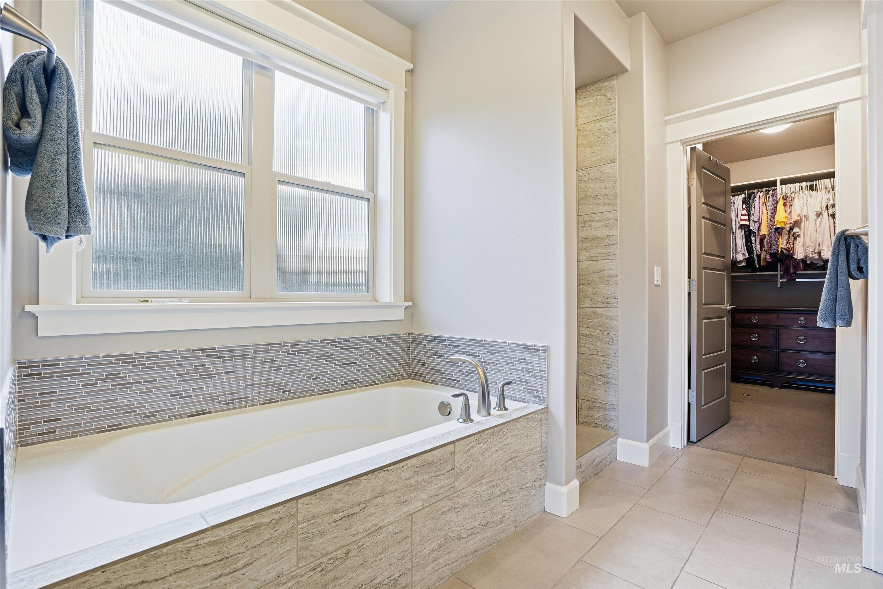 3765 W Dublin Dr, Eagle, Idaho 83616, 3 Bedrooms, 2.5 Bathrooms, Residential For Sale, Price $960,000,MLS 98976009