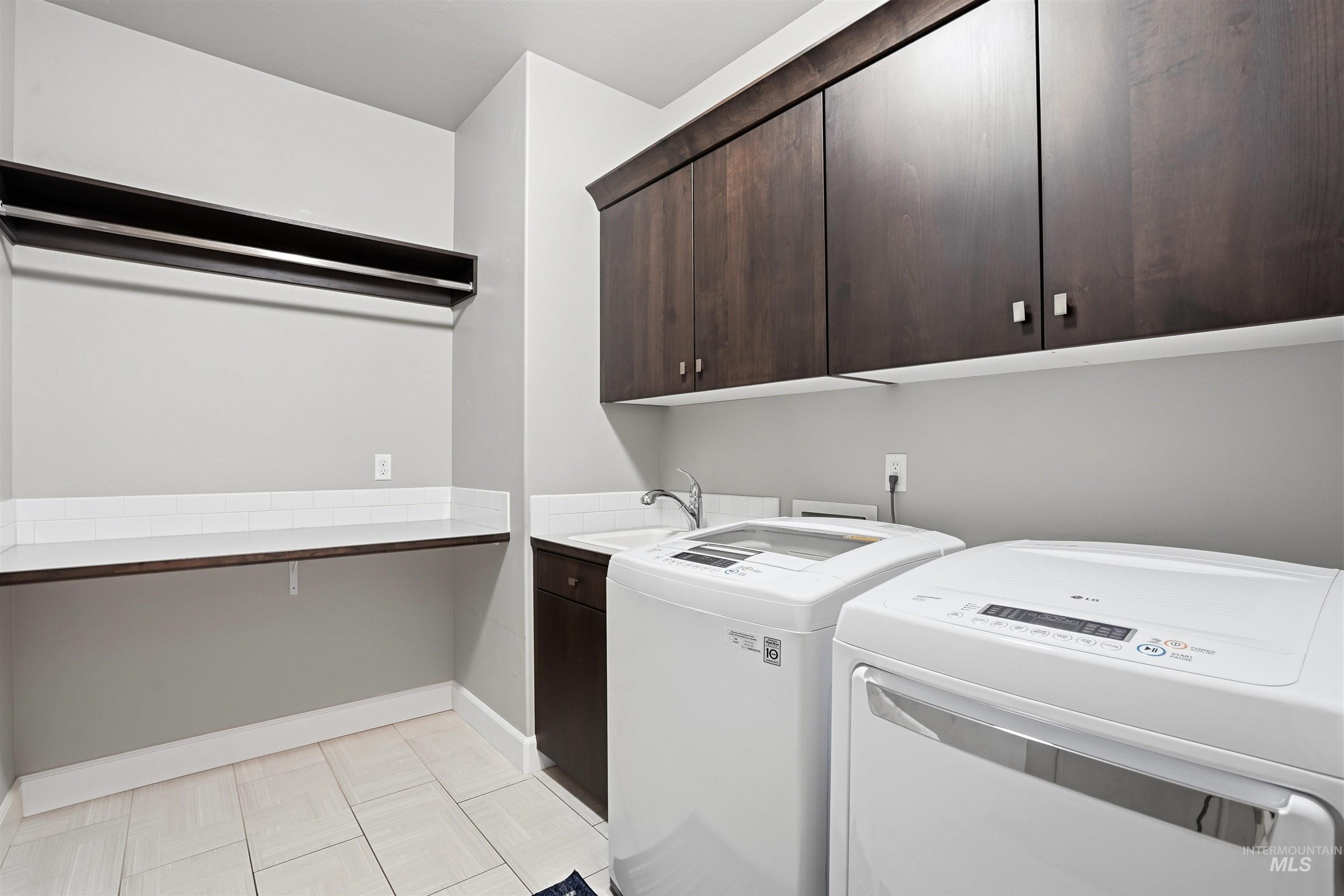 3765 W Dublin Dr, Eagle, Idaho 83616, 3 Bedrooms, 2.5 Bathrooms, Residential For Sale, Price $940,000,MLS 98976009