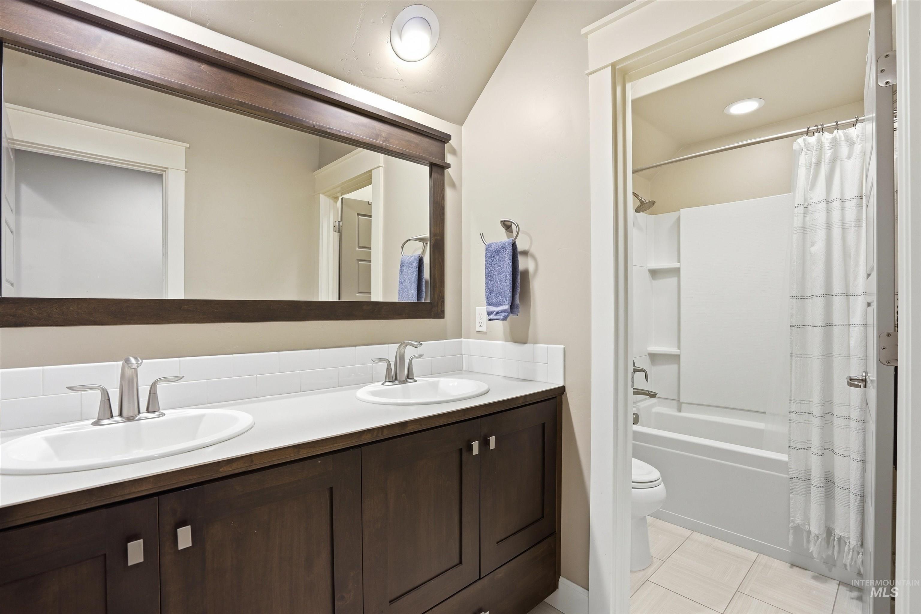 3765 W Dublin Dr, Eagle, Idaho 83616, 3 Bedrooms, 2.5 Bathrooms, Residential For Sale, Price $960,000,MLS 98976009