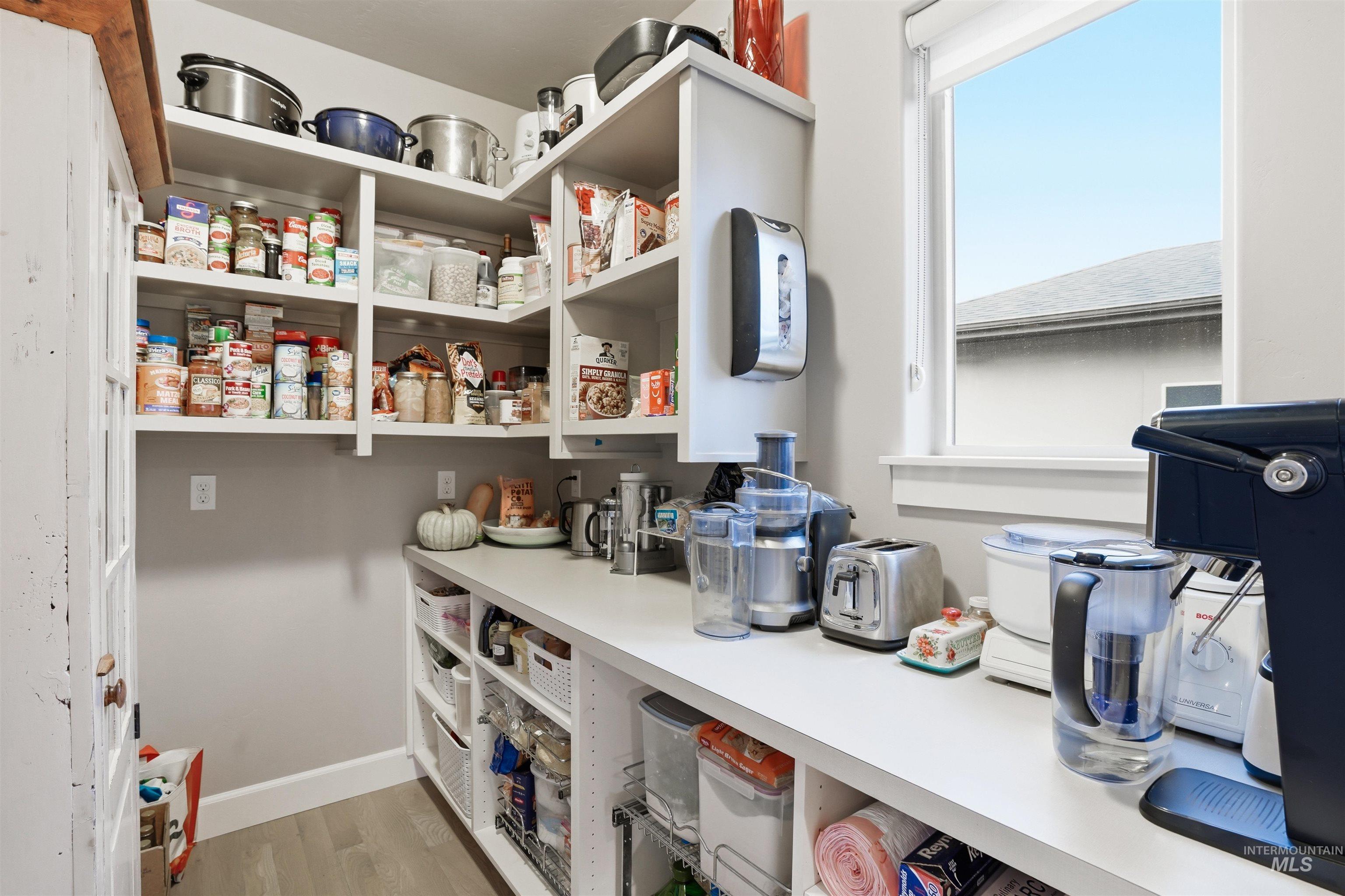 3765 W Dublin Dr, Eagle, Idaho 83616, 3 Bedrooms, 2.5 Bathrooms, Residential For Sale, Price $960,000,MLS 98976009