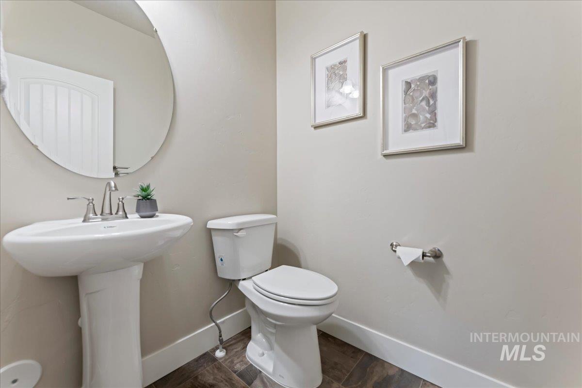 2039 N Bull Whip Ave., Middleton, Idaho 83644, 4 Bedrooms, 3.5 Bathrooms, Residential For Sale, Price $649,990, 98976010