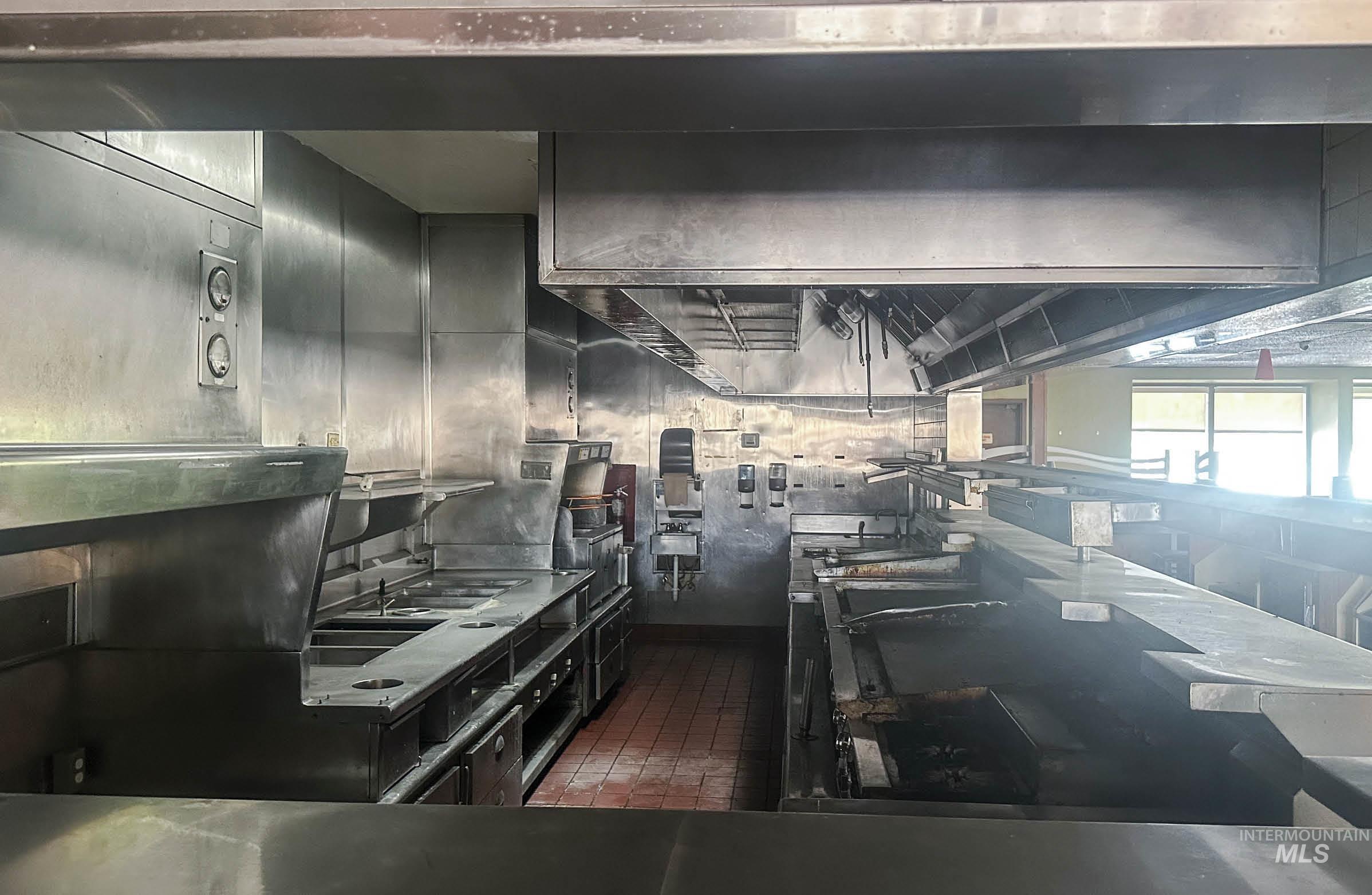 2580 W Airport Way, Boise, Idaho 83705, Business/Commercial For Sale, Price $1,495,000, 98976011