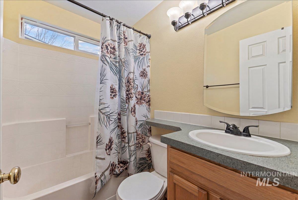 324 N Coppertree Dr, Nampa, Idaho 83651, 3 Bedrooms, 2 Bathrooms, Residential For Sale, Price $315,000, 98976012