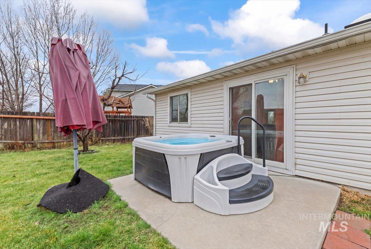 324 N Coppertree Dr, Nampa, Idaho 83651, 3 Bedrooms, 2 Bathrooms, Residential For Sale, Price $315,000, 98976012