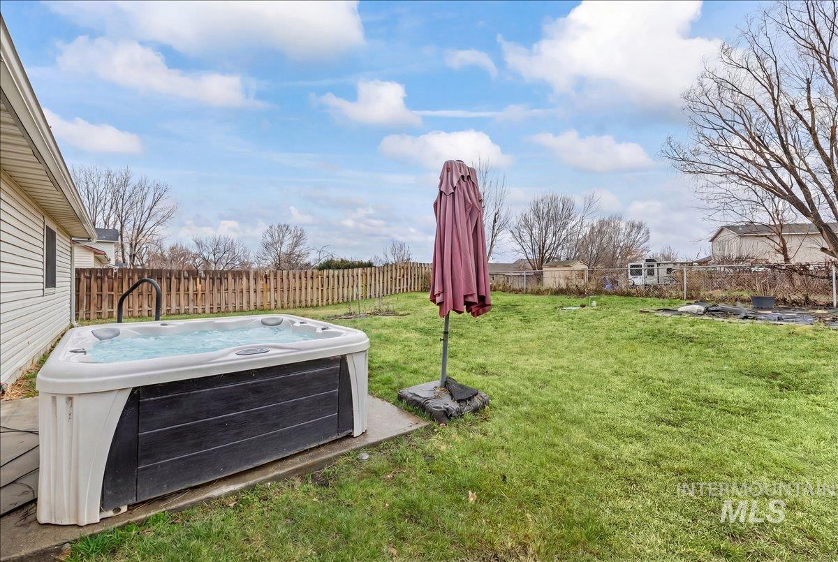 324 N Coppertree Dr, Nampa, Idaho 83651, 3 Bedrooms, 2 Bathrooms, Residential For Sale, Price $315,000, 98976012