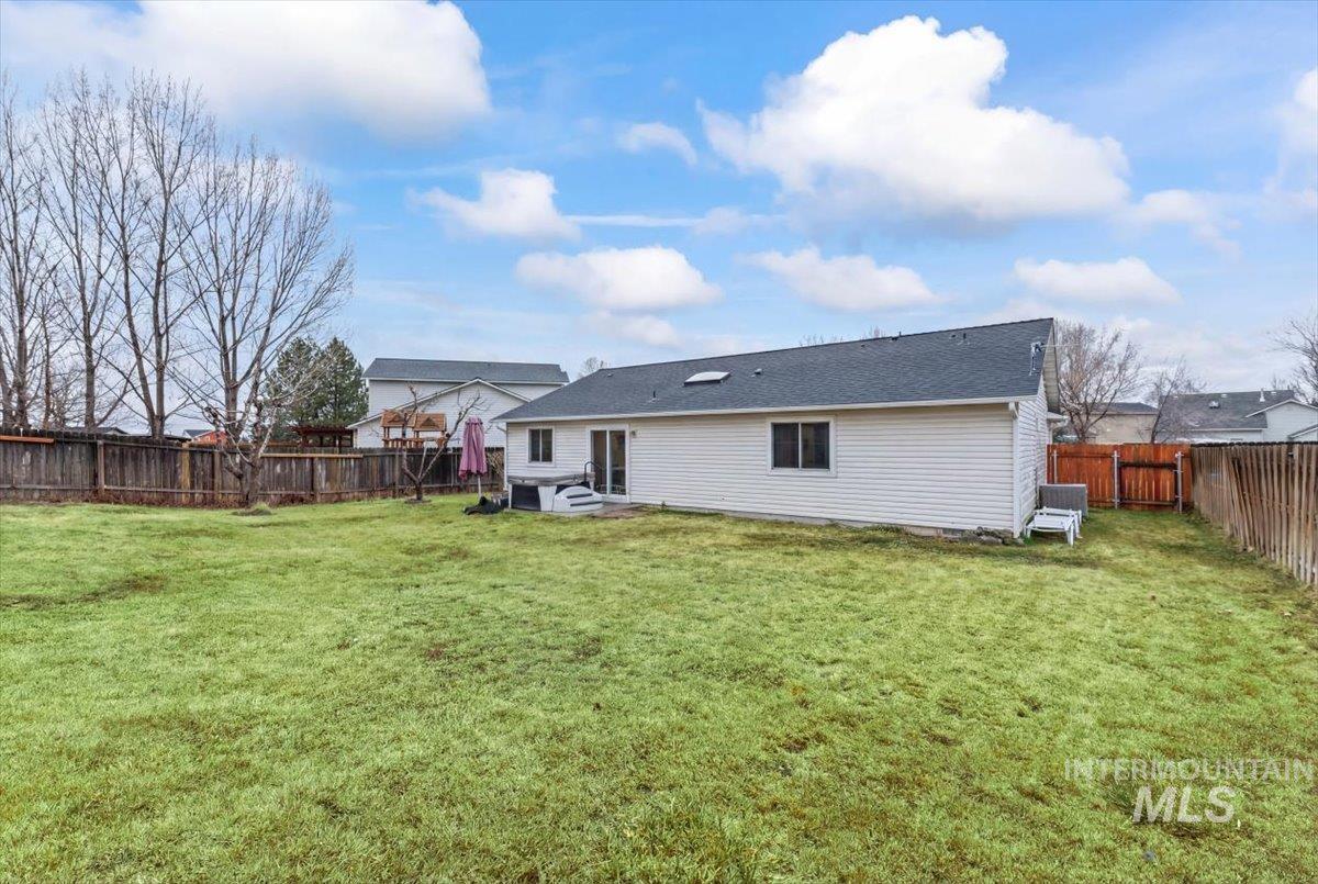 324 N Coppertree Dr, Nampa, Idaho 83651, 3 Bedrooms, 2 Bathrooms, Residential For Sale, Price $315,000, 98976012