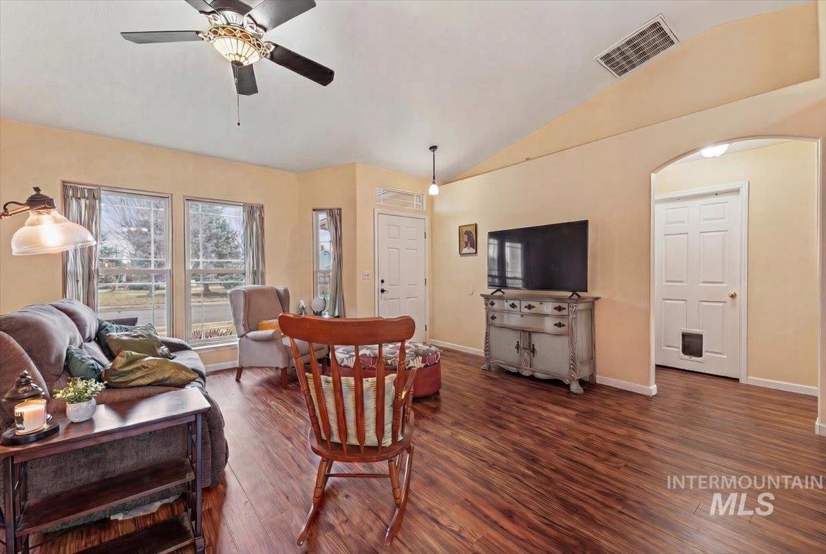 324 N Coppertree Dr, Nampa, Idaho 83651, 3 Bedrooms, 2 Bathrooms, Residential For Sale, Price $315,000, 98976012