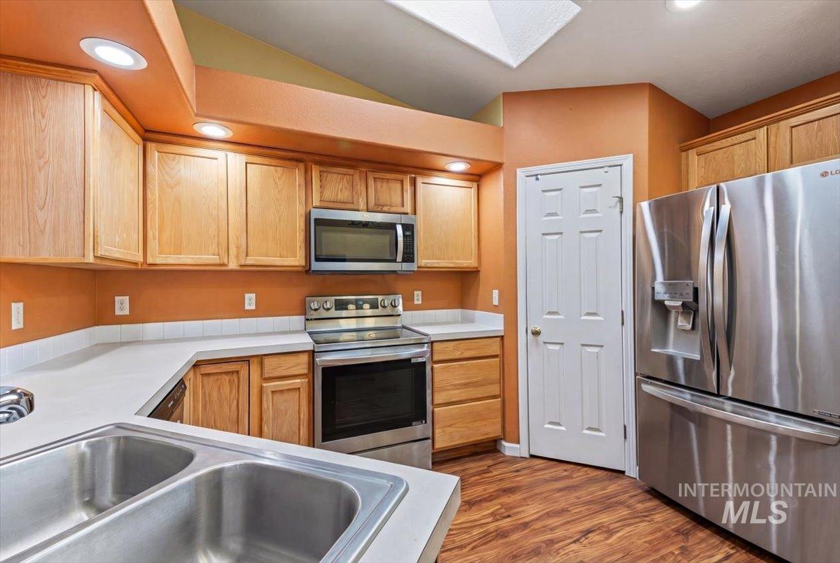 324 N Coppertree Dr, Nampa, Idaho 83651, 3 Bedrooms, 2 Bathrooms, Residential For Sale, Price $315,000, 98976012