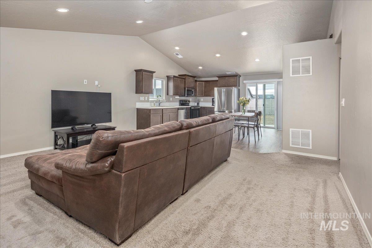 1512 White Fish Lake St, Caldwell, Idaho 83607, 3 Bedrooms, 2 Bathrooms, Residential For Sale, Price $355,000, 98976017