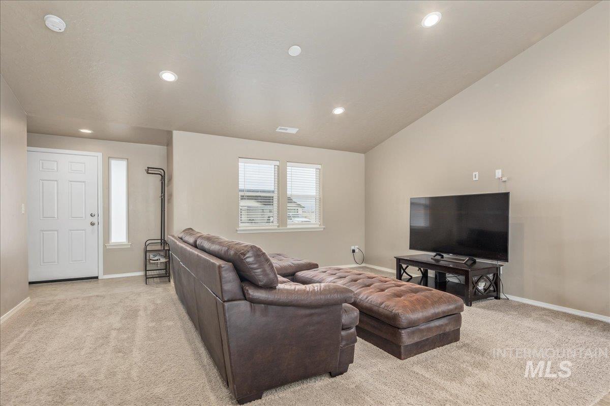 1512 White Fish Lake St, Caldwell, Idaho 83607, 3 Bedrooms, 2 Bathrooms, Residential For Sale, Price $355,000, 98976017