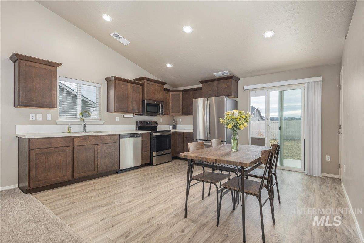 1512 White Fish Lake St, Caldwell, Idaho 83607, 3 Bedrooms, 2 Bathrooms, Residential For Sale, Price $355,000, 98976017