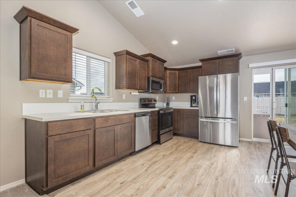 1512 White Fish Lake St, Caldwell, Idaho 83607, 3 Bedrooms, 2 Bathrooms, Residential For Sale, Price $355,000, 98976017